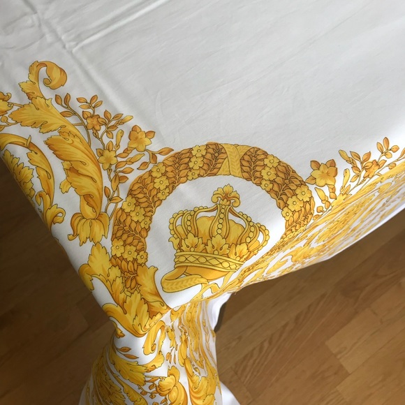 Versace Table Linen - Picture 3 of 8